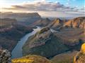 Blyde River Canyon – jeden z najväčších zelených kaňonov na svete formovaný riekou Blyde do skalného masívu Drakensbergu v Južnej Afrike