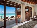 Sunrise Overwater Pool Suita