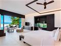 Heavenly Beach Residence with Pool - spálňa