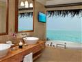 One Bedroom Beach Suite with Pool - kúpeľňa