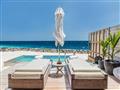 Terasa s bazénom pri Beach Pool Villa