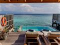Terasa s bazénom v Lagoon / Ocean Pool Villa
