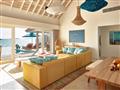 Two Bedroom Water Villa with Pool - interiér