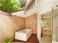 Jacuzzi Deluxe Beach Villa