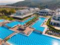 rozľahlý vonkajší bazén s rozlohou až 4000 m2