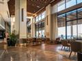 priestranné hotelové lobby