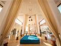 luxusné priestory hotelového lobby