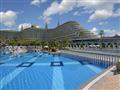 hlavný vonkajší bazén s rozlohou 3 180 m2