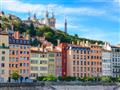 Nad městem se tyčí katedrála Notre-Dame de Fourviere