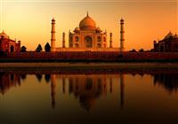 Taj Mahal, India - zlatý trojuholník s deťmi