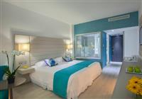 King Evelthon Beach Hotel & Resort - 3