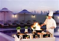 Mövenpick Hotel & Apartments Bur Dubai 5*